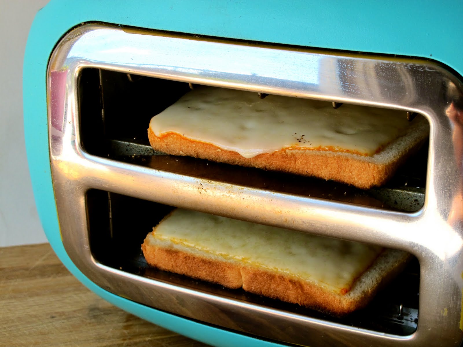 https://grilledcheesesocial.com/wp-content/uploads/2011/09/how-to-make-a-grilled-cheese-in-a-toaster-grilled-cheese-social.jpg