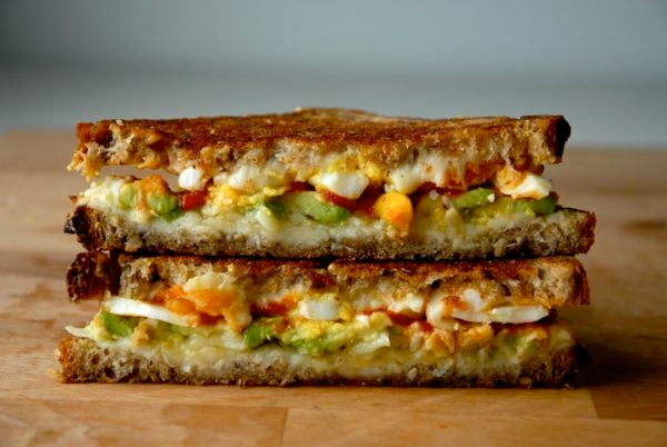 https://grilledcheesesocial.com/wp-content/uploads/2012/04/sriracha-and-avocado-breakfast-grilled-cheese-600x402-1.jpg