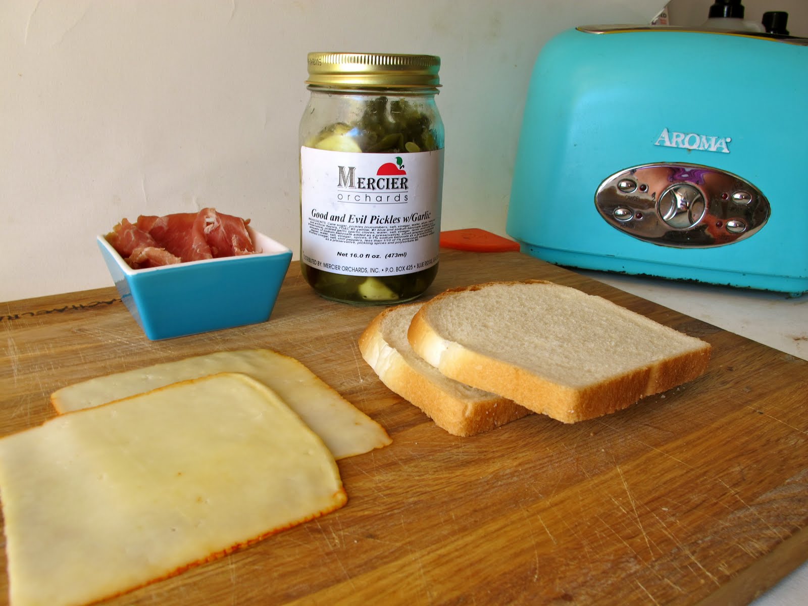 Nostalgia Grilled Cheese Toaster: The Best Way to Make Grilled Cheese -  Thrillist