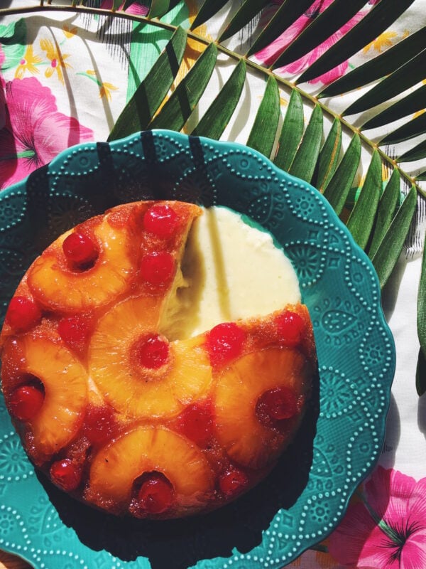 Pineapple Upside-Down Baked Brie - the perfect retro tiki appetizer full of delicious cheese!