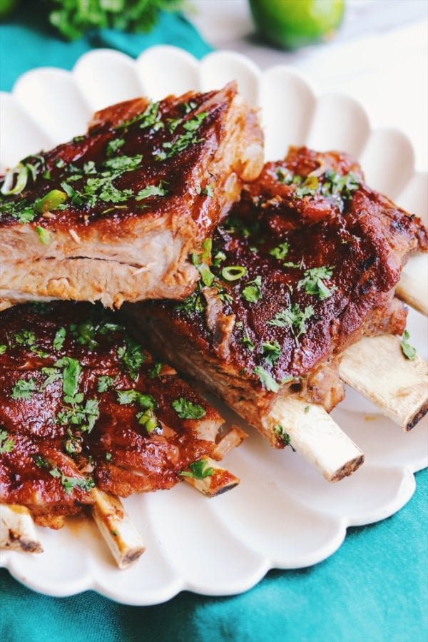 instant pot ribs on a blue plate