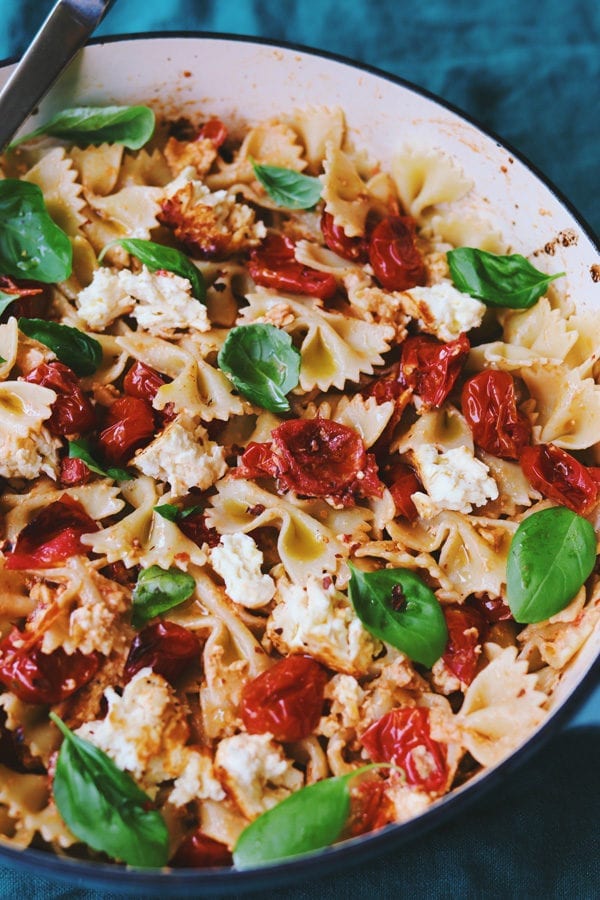 baked feta pasta with tomatoes