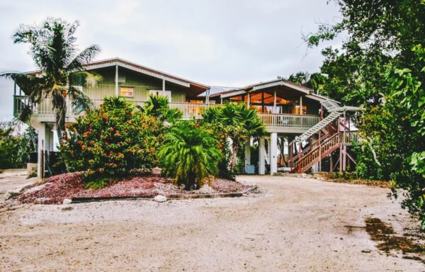 the best airbnb for a big family in the keys