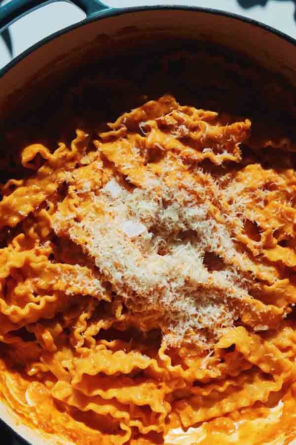 gochujang pasta sauce with cheese and pasta