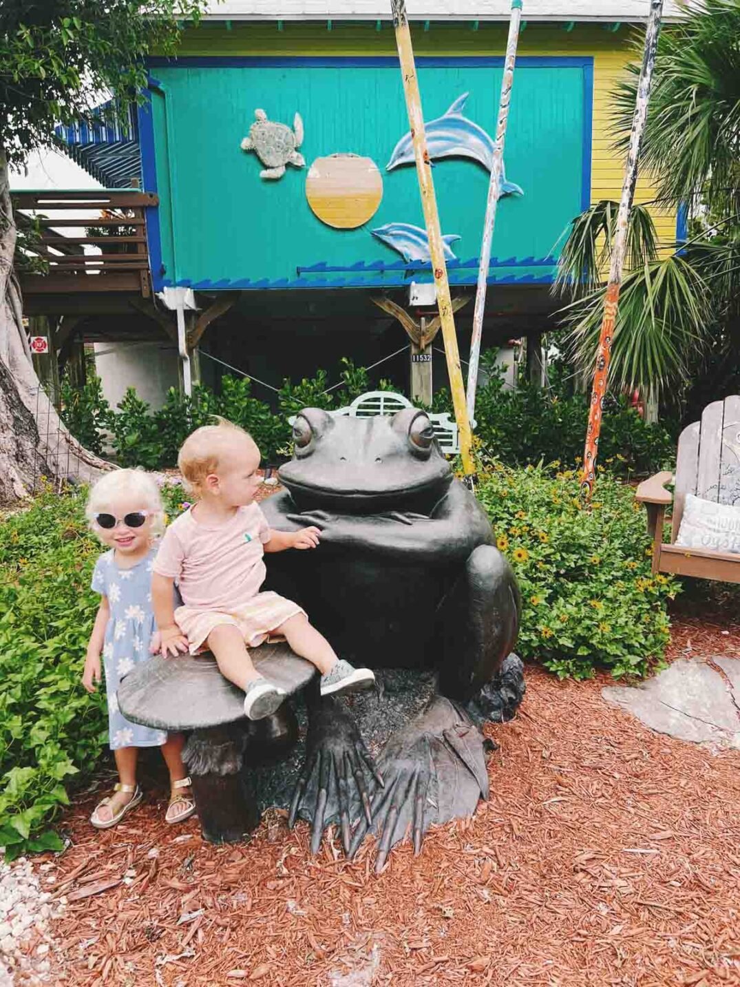 poppy johnston and jetty johnston on a large blue chair in captiva island. 