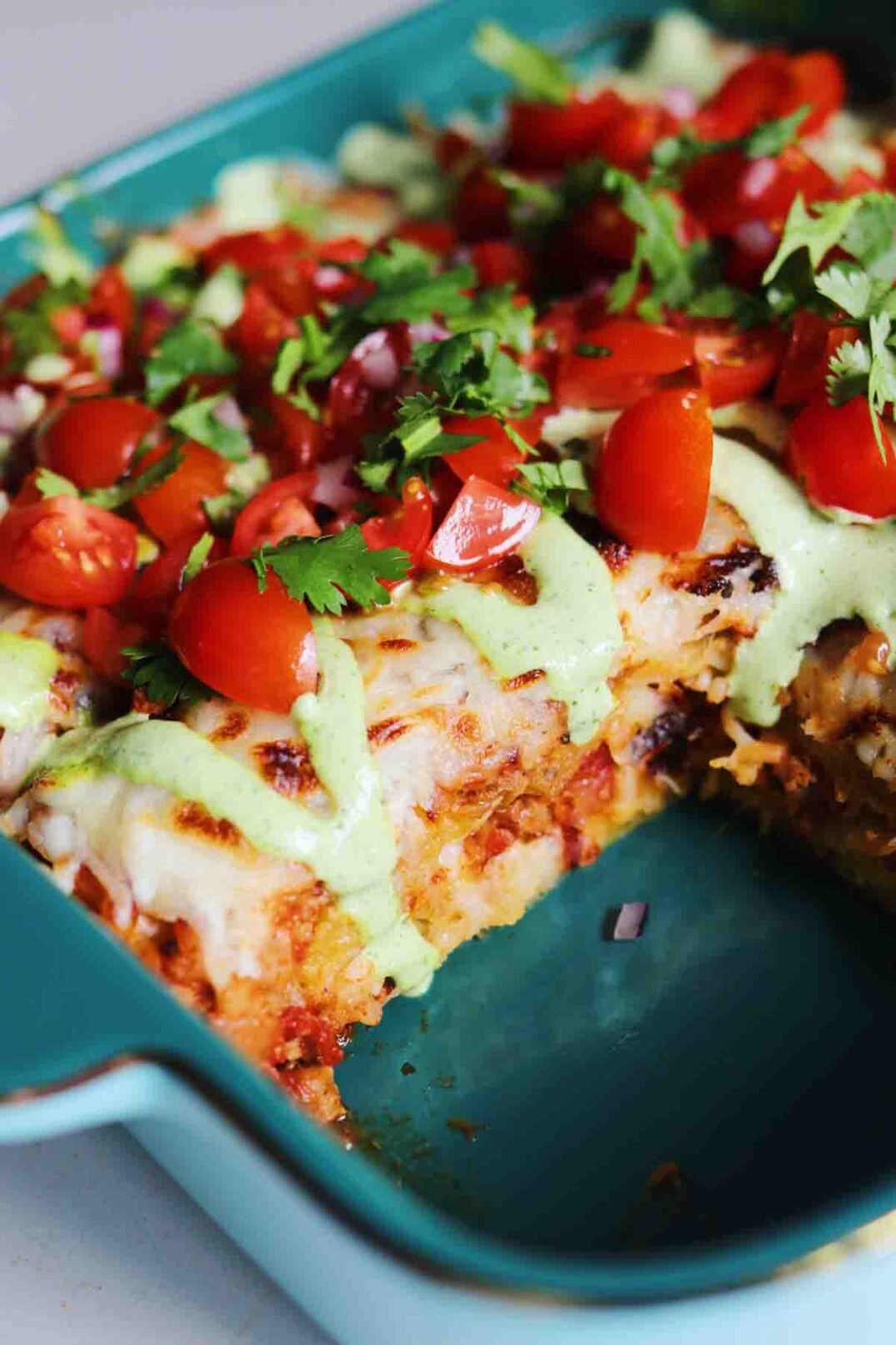 a blue baking dish filled with turkey pastelon. 